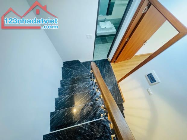 Nhà mới trung tâm phường Giang Biên,cách mặt phố 30m, chủ tặng full nội thất, giá nhỉnh 5T - 4