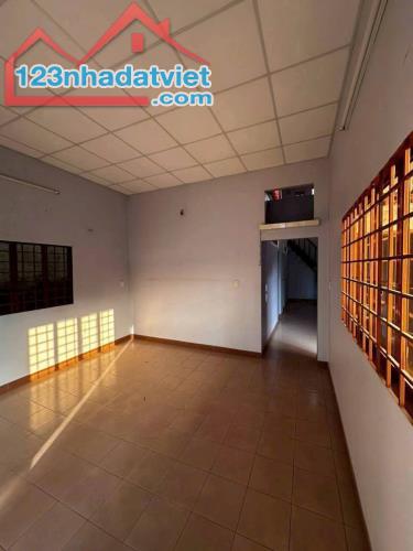 Nhà mặt tiền ĐT 825, thị trấn Đức Hòa, Long An tổng dt 480m2 full thổ 3pn 3wc giá 8,8 tỷ - 4