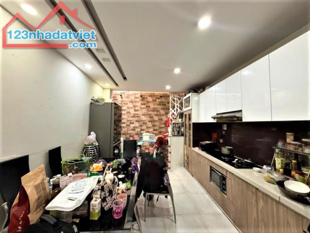 10.5 TỶ HƠN - NHÀ TRẦN HƯNG ĐẠO QUẬN 5 - XE HƠI ĐỖ CỬA - DÂN TRÍ CAO - 58M2 4 TẦNG 4PN MỚI - 2