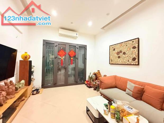 Bán nhà đẹp phố Võng Thị 45m2 5tầng mặt tiền 4m 10.8 tỷ Tây Hồ tương lai mặt phố - 1