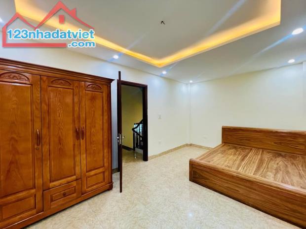 Hoa hậu Phùng Hưng, Hà Đông. Tặng full nội thất xịn sò y hình. Dt38m2 x 5 tầng. Giá nhỉnh - 4