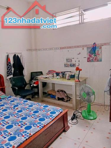 Chia gia tài, bán gấp nhà hẻm 8m gần Tân Thắng, 3 tầng, đủ tiện ích, 8.X tỷ, hiếm nhà bán. - 2