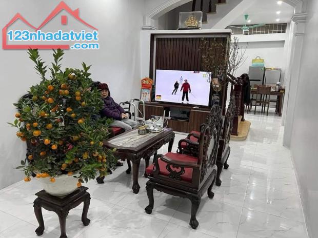 BÁN NHÀ ĐẸP PHỐ HÀO NAM, Ô TÔ ĐỖ CỬA, MỞ VĂN PHÒNG, 47M2, 5 TẦNG, GIÁ 13.5 TỶ.