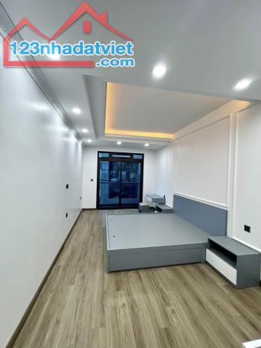 BÁN NHÀ ĐẸP PHỐ HÀO NAM, Ô TÔ ĐỖ CỬA, MỞ VĂN PHÒNG, 47M2, 5 TẦNG, GIÁ 13.5 TỶ. - 1