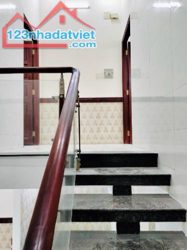 Dành cho người giàu mặt tiền Nguyễn Oanh, 4.7,18, 3 tầng Gò Vấp. Giá 11 tỷ - 4