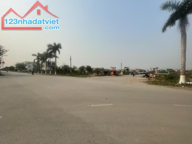 Gia đình có lô đất TMDV  Kim Sơn , Đông Triều , Quảng Ninh cần bán - 1