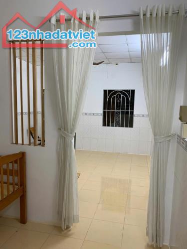 Cho Thuê Nhà Nguyên Căn 75m2 Tại Đường Xóm Chiếu - P.16 - Q.4 - 4