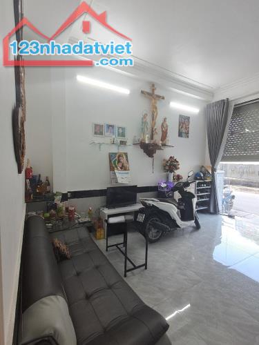 Mặt tiền Nguyễn Thái Sơn P.3 GV , 3 tầng 44m2 , nhỉnh 7 tỷ
