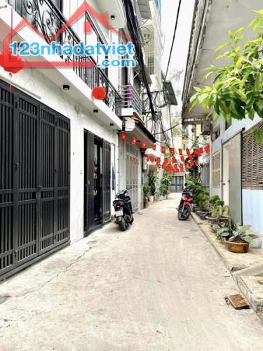 Siêu phẩm Minh Khai 33m2 5T, 3PN, Full nội thất đẳng cấp hiện đại, ngõ nông sạch đẹp