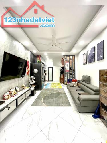 Siêu phẩm Minh Khai 33m2 5T, 3PN, Full nội thất đẳng cấp hiện đại, ngõ nông sạch đẹp - 1