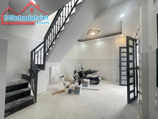 2,45 tỷ sở hữu ngay nhà 24m2 2 tầng ngay Phú Thọ Hòa Tân Phú
