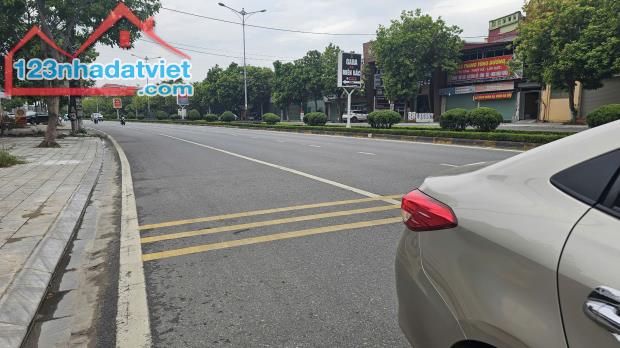 Bán 100m2 đất đường Nguyễn Tất Thành, Vĩnh Yên, giá chỉ 7 tỷ xx đường 42m - 2