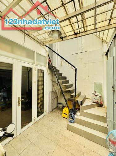 MẶT TIỀN ĐƯỜNG P4 QUẬN 8 - NGAY PARC MALL - 4,3X14M - 4 TẦNG - 8.8 TỶ - 2