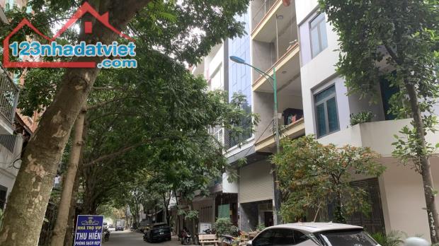 BÁN NHÀ PHÂN LÔ LIỀN KỀ 75M2 – KĐT XA LA– NHỈNH 17,x TỶ – KINH DOANH ĐỈNH!