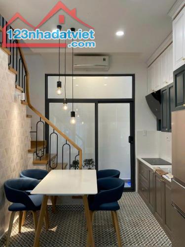 Nhà Hẻm Xe Hơi Nguyễn Thịnh Minh Khai, Quận 1, 4 tầng decor giá 8,2 tỷ - 1