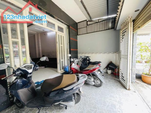 Định Cư Bán Gấp Mặt Tiền KD Man Thiện Hiệp Phú 3 Tầng 106m2_5*21 Chỉ 13 Tỷ Siêu Ngon