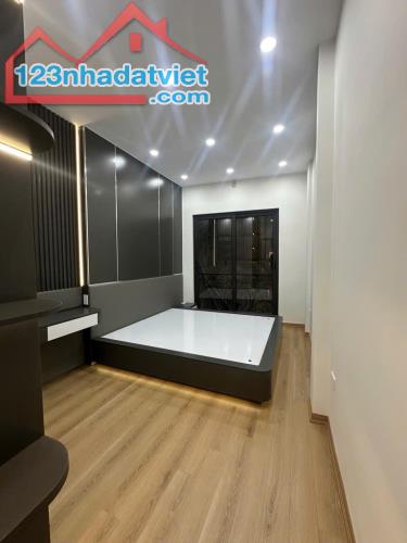 HÀO NAM - 6T THANG MÁY - 10M RA MẶT PHỐ - 30X6T - 8.2 TỶ - 2