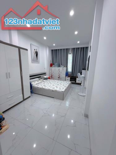 Mặt ngõ, ngõ to hơn phố, đường ô tô tránh phố Trường Chinh, Đống Đa. 0911554873.