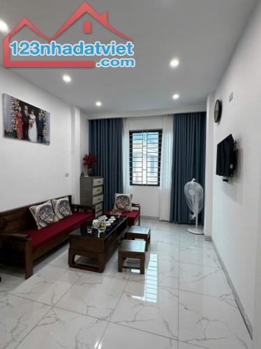Mặt ngõ, ngõ to hơn phố, đường ô tô tránh phố Trường Chinh, Đống Đa. 0911554873. - 2