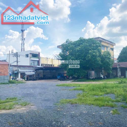 Chợ hóc môn với kho xưởng 2600m2 sân rộng - 2