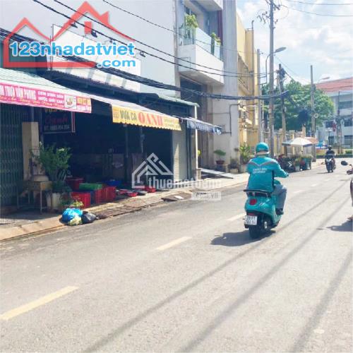 Chợ hóc môn với kho xưởng 2600m2 sân rộng - 3