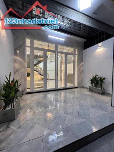 --Bán nhà phường 8, HXH Lạc Long Quân quận Tân Bình; 4*15 - nhỉnh 8 tỷ