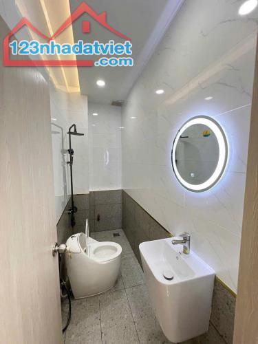 --Bán nhà phường 8, HXH Lạc Long Quân quận Tân Bình; 4*15 - nhỉnh 8 tỷ - 3