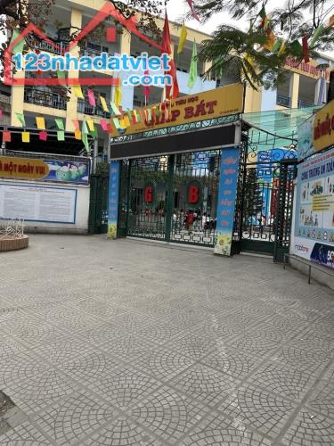 GIÁP BÁT NHÀ XÂY MỚI - SÁT TRƯỜNG HỌC - 4.4 TỶ