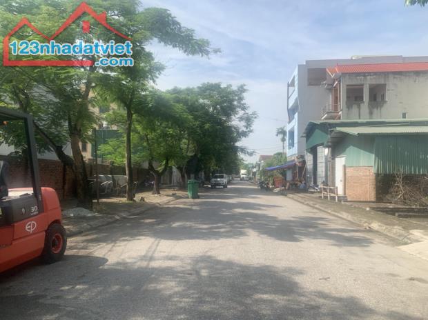 Bán đất lô góc tặng xưởng mặt phố Hoa Đông Cự Khối, container ra vào thoải mái