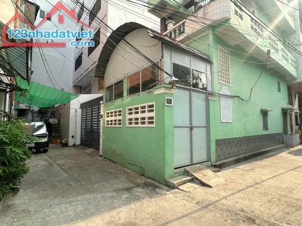 NHÀ RẺ TÂN PHÚ - GIÁP MẶT TIỀN LŨY BÁN BÍCH - 4,3*13M - 3 TẦNG - OTO NGỦ TRONG NHÀ - BÁN C