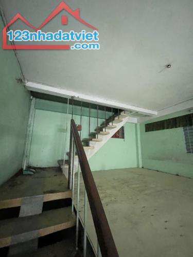 NHÀ RẺ TÂN PHÚ - GIÁP MẶT TIỀN LŨY BÁN BÍCH - 4,3*13M - 3 TẦNG - OTO NGỦ TRONG NHÀ - BÁN C - 2
