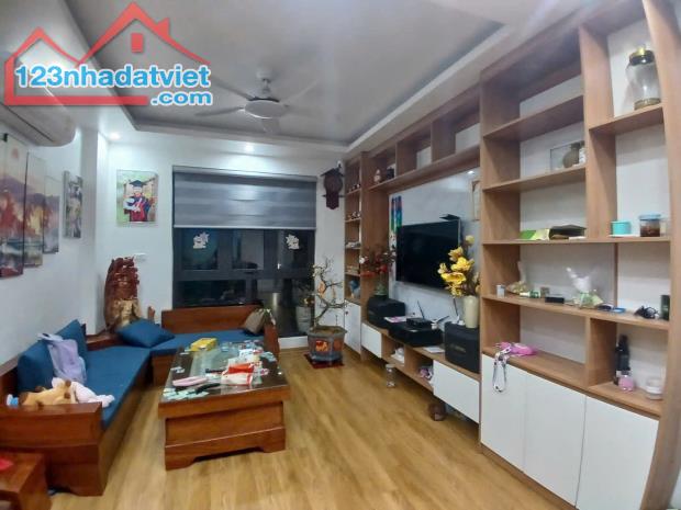 Cần Bán Gấp Căn Nhà Dân Xây Kiên Cố Ở Lê Trọng Tấn,Ô Tô Vào Nhà.Gía 11Tỷ CóTL - 3