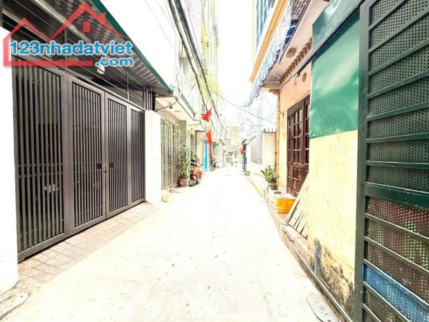 MẢNH ĐẤT ĐẸP PHÚ XÁ TÂY HỒ - DIỆN TÍCH GẦN 100M - MẶT TIỀN HƠN 6M - SỔ ĐỎ CHÍNH CHỦ - NGÕ - 4