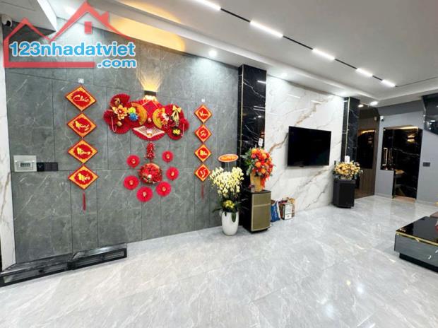 Nhà Đẹp Hẻm Xe Tải 7m, 3 Tầng, Lạc Long Quân, 4.5x11m, nhỉnh 8 tỷ TL