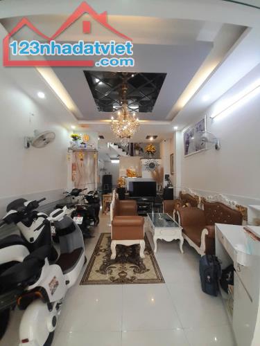 HOÀNG MINH ĐẠO Q.8 - F.5 - ÔTÔ, GẦN CHỢ - NHÀ MỚI - 68.5 M2 - 3 LẦU (4 * 17.2 ).GIÁ 8 TỈ - 2