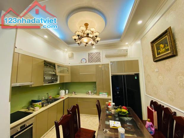 BÁN NHÀ PHÂN LÔ CAO CẤP GẦN PHỐ HOÀNG CẦU, 5 TẦNG MẶT TIỀN RỘNG, ÔTÔ THÔNG, KD VĂN PHÒNG. - 4