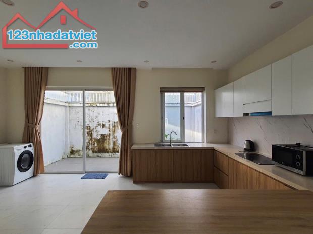NHÀ 3 TẦNG ĐẲNG CẤP  FPT , DT:144m2 , GIA NHINH 6TY.  KHÔNG GIAN SỐNG THƯỢNG LƯU CHO GIA Đ - 3