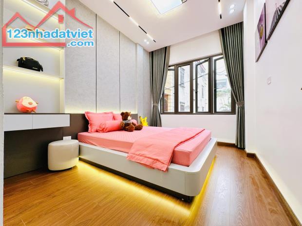 CỰC HIẾM PHẢI THẬT NHANH MỚI KỊP, KIM GIANG Ô TÔ ĐỖ GẦN, GẦN HỒ Ở SƯỚNG CHỈ 6.3 TỶ. - 2