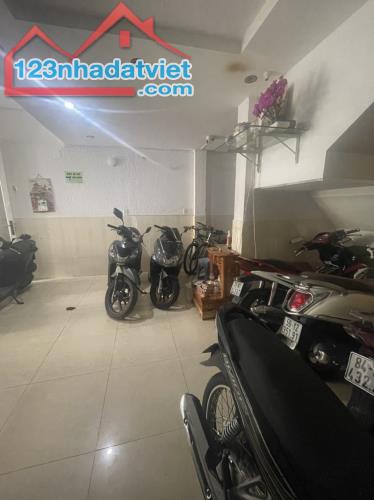 9 TỶ HƠN - NHÀ LÊ VĂN SỸ QUẬN 3 - CÁCH XE HƠI ĐỖ 15M - 65M2 16 PHÒNG -DÒNG TIỀN 55TR/THÁNG
