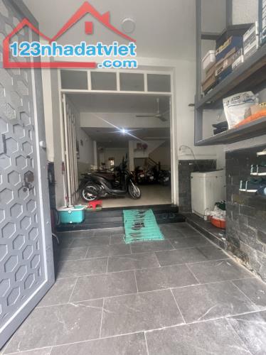 9 TỶ HƠN - NHÀ LÊ VĂN SỸ QUẬN 3 - CÁCH XE HƠI ĐỖ 15M - 65M2 16 PHÒNG -DÒNG TIỀN 55TR/THÁNG - 1