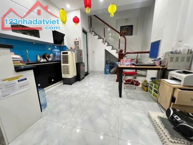 Phân Lô Bộ CA - Đặng Văn Ngữ, Ôtô Tránh, Vỉa Hè, Gần Hồ, Ở Sướng 42m2 5tầng MT4.3m, 12.5tỷ