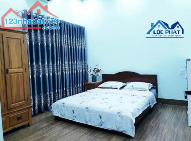 Bán nhà 3 lầu mái năng lượng mặt trời 172m2 giá 7,6 tỷ - 3