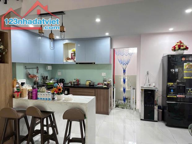 Bán nhà 3 tầng MT Dương Trí Trạch, Sơn Trà, gần biển