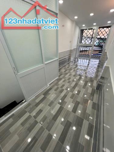 Nhà mặt tiền đường số 8, Bình Hưng Hòa dt 24m2 1 lầu 1pn 1wc giá 2,3 tỷ - 3