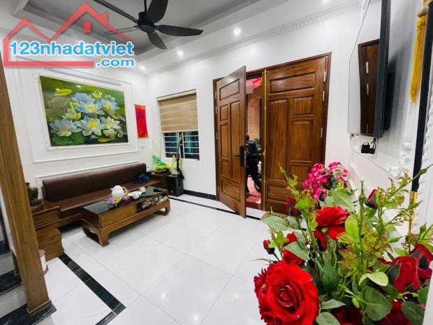 Nhà minh  khai BTL. đẹp 40m. 5tầng . Mt4,3m.  Chỉ hơn 7 tỷ , . 1 chút .chủ tặng ful nội - 2