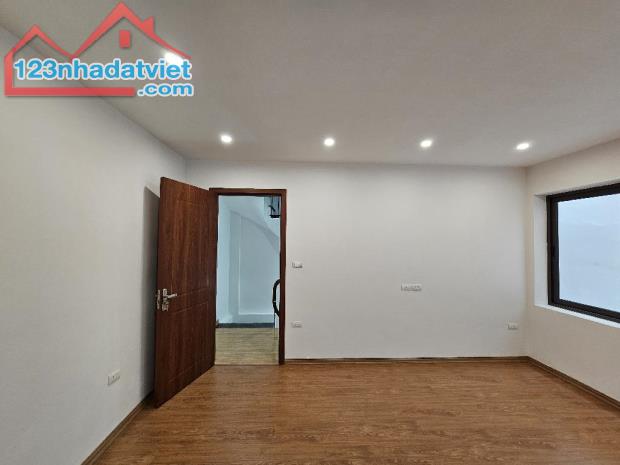 Chính chủ gửi Bán GẤP nhà 5 tầng dân xây phố Kẻ Tạnh, DT 32m MT 3.8m, giá 5 tỷ xíu - 2