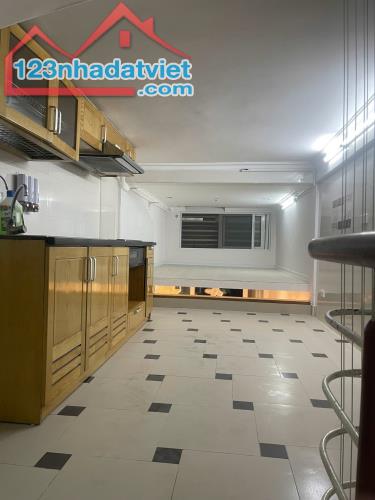 NHỈNH 12 TỶ SỞ HỮU NHÀ NGUYỄN CHÍ THANH - NGÁCH Ô TÔ TRÁNH - VỈA HÈ - KINH DOANH- 6 TẦNG - 1