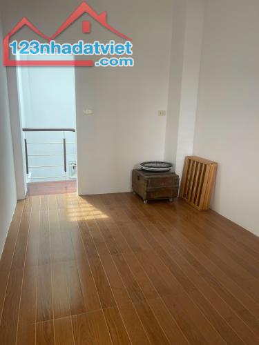 NHỈNH 12 TỶ SỞ HỮU NHÀ NGUYỄN CHÍ THANH - NGÁCH Ô TÔ TRÁNH - VỈA HÈ - KINH DOANH- 6 TẦNG - 2