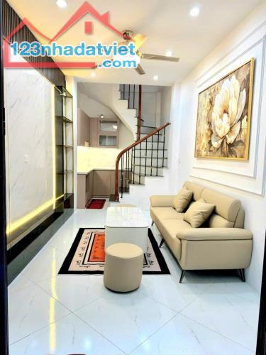 Chỉ 5,25tỷ sở hữu ngay NR Minh Khai đẹp long lanh 25m 4T full nội thất, ngõ thẳng tắp