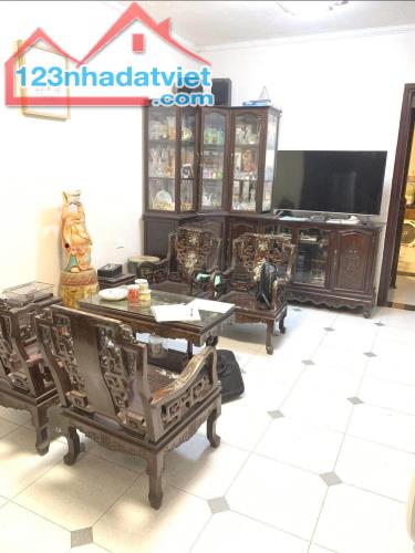 93 tr/m2, 63 m, đường ô tô, vãi bước ra Nguyễn Trãi, khu vực đông SV - 2